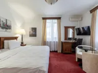 Arc de Triomphe by CityBookings Hotels near Kiseleff