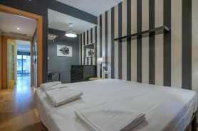 2 bedroom apart with balcony in Eixample