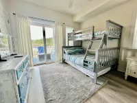 Sandy Paws Townhouse, Private Mini Water Park, Dog Friendly! - Homestays