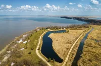 Private LakeFront Fishing Sanctuary on 22 Acres - Homestay