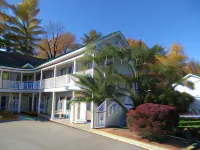 Empire Lakeshore Inn - parking