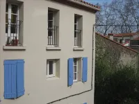 Old town centre house; wine bar & cafes 50m, sea 30mins Pyrenees close - Wifi