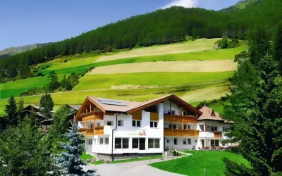 Residence Remi فنادق في Silandro