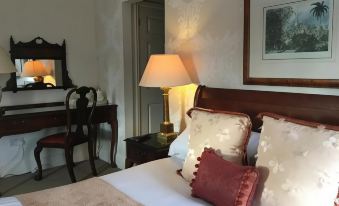 The Lodge - Housity