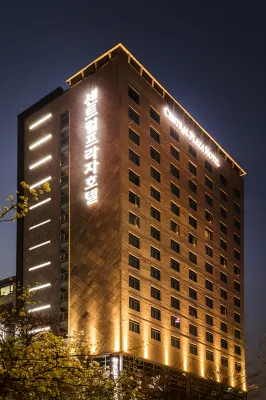 Central Plaza Hotel Hotels near ROKS Cheonan Memorial Tower