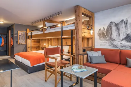 BaseCamp Hotel