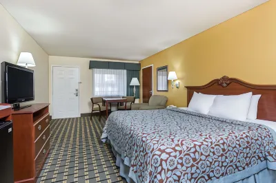 Days Inn & Suites by Wyndham Warner Robins Near Robins AFB Hotels in Warner Robins