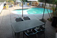 Purple Olive Guest House - Swimmingpools