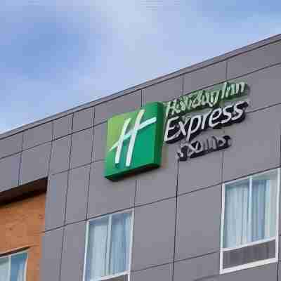 Holiday Inn Express & Suites Madison Central Hotel Exterior