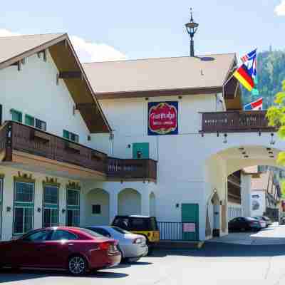 FairBridge Inn & Suites Hotel Exterior