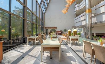 Lux Tychi Hotel