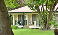 Cresta Riley's Hotel