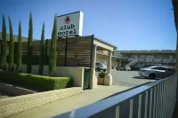 The Club Motel and Apartments