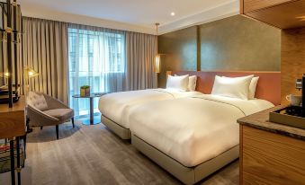 Lincoln Plaza London, Curio Collection by Hilton