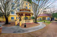 La Quinta Inn & Suites by Wyndham Raleigh/Durham Southpoint Hotels in Triangle