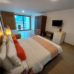 Howard Johnson by Wyndham Montanita Hoteles cerca de Montañita Arte y Cultura