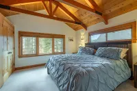 Henderson by AvantStay Lake View Walk to Beach, Garwoods & More