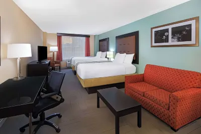 La Quinta Inn & Suites by Wyndham Oxford - Anniston Hotels near Hibbett Sports