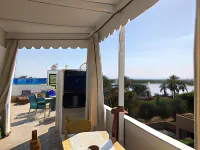 Abo Hisham Nile Flat Hotel di Al Qarnah