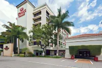 Plaza Hotel and Suites Hotels near Metropolitan Cathedral of San Salvador