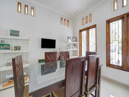 RedDoorz at Omah Candi Sari Near Airport Yia Отели в г. Temon