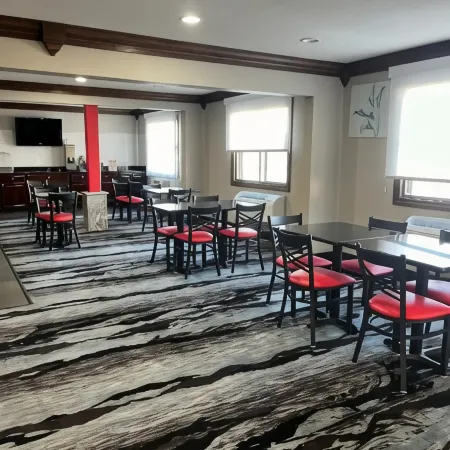 Ramada by Wyndham Cedar Rapids South