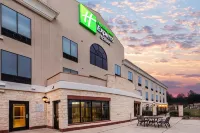 Holiday Inn Express & Suites Floresville