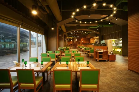 Hanwha Resort Gyeongju Отели рядом с достопримечательностью «Международный Конвенционный Центр Гёнджу Хвабаек»