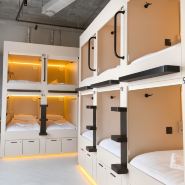Deep Capsule Hotel (Дип)