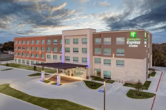 Holiday Inn Express & Suites AUSTIN AIRPORT EAST by IHG
