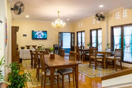 Clemmie Huis Jogja Отели рядом с достопримечательностью «Kotabaru»