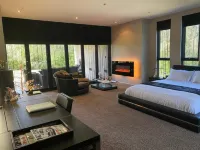 Amarè Beachside Luxury Các khách sạn ở Forthside