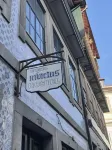 Invictus Hostel Отели рядом с достопримечательностью «Торре-душ-Клеригуш»