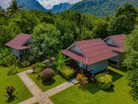 Bearlinbungalow Hotels near Tham Poukham Cave