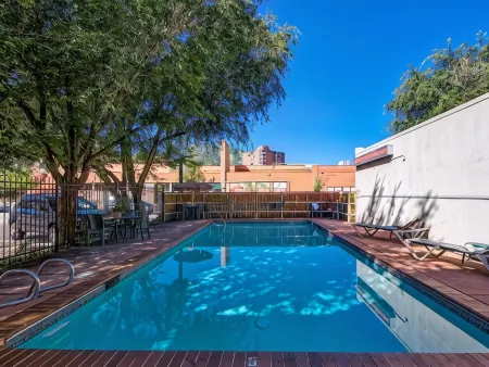 Boulder University Inn