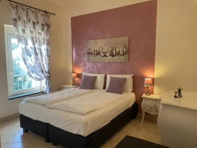 Betty's House Hotels near Statua La Sirenetta Del Lago
