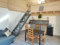 Petit Coin de Bonheur Studio Neuf Avec Terrasse et Parking privé à 5Mins du Centre-Ville Hotels in Isere