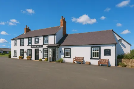 The White Swan Inn Отели рядом с достопримечательностью «The Lindisfarne Gospels Garden»