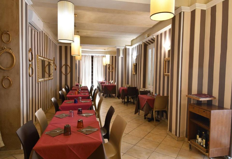 Hotel Innocenti Over view