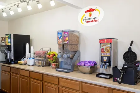 Super 8 by Wyndham Marietta