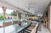Coastal Retreat 3 Bedroom Home by RedAwning - Balkoner