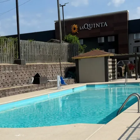 La Quinta Inn & Suites by Wyndham Nashville Airport