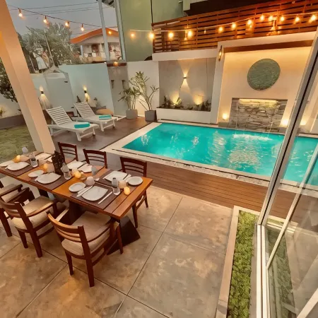 8 Plus Motels