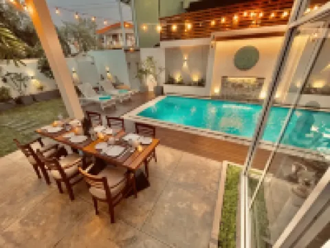 8 Plus Motels