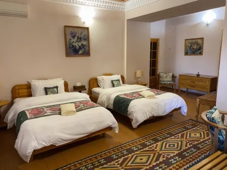 Salom Inn Отели рядом с достопримечательностью «Медресе Чор Минор»