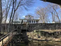 Relax on the edge of Little Red @ Griffin Little Red River Cabin