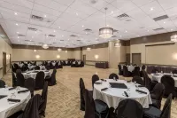 Ramada by Wyndham Northern Grand Hotel & Conference Centre Hotels in Peace River C