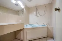 Central Court Motel Warrnambool Hotels in Warrnambool