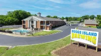 Clarion Pointe on the Lake Clarksville-South Hill West Hotels in Clarksville