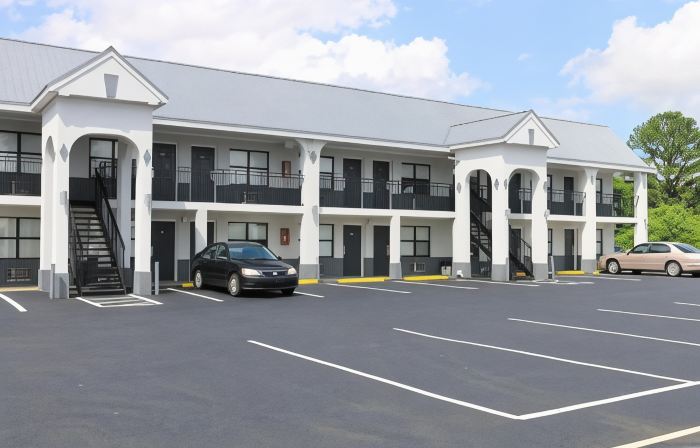 Travelodge by Wyndham Calhoun South I-75